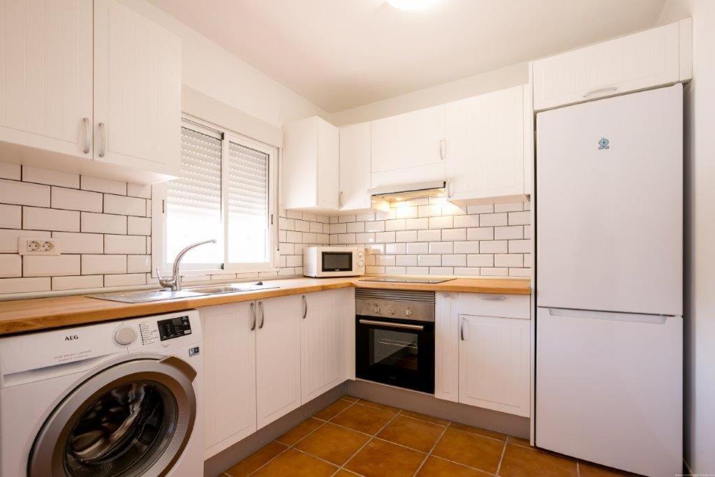 2 Bedroom Apartments Los Cristianos Beach Tenerife Tamaragua อาโรนา ภายนอก รูปภาพ