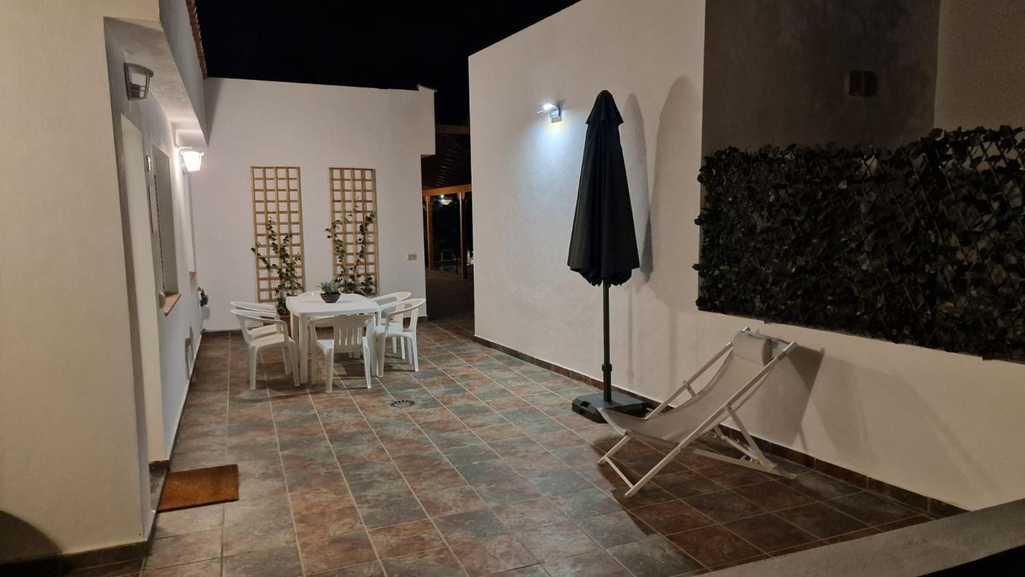 2 Bedroom Apartments Los Cristianos Beach Tenerife Tamaragua อาโรนา ภายนอก รูปภาพ